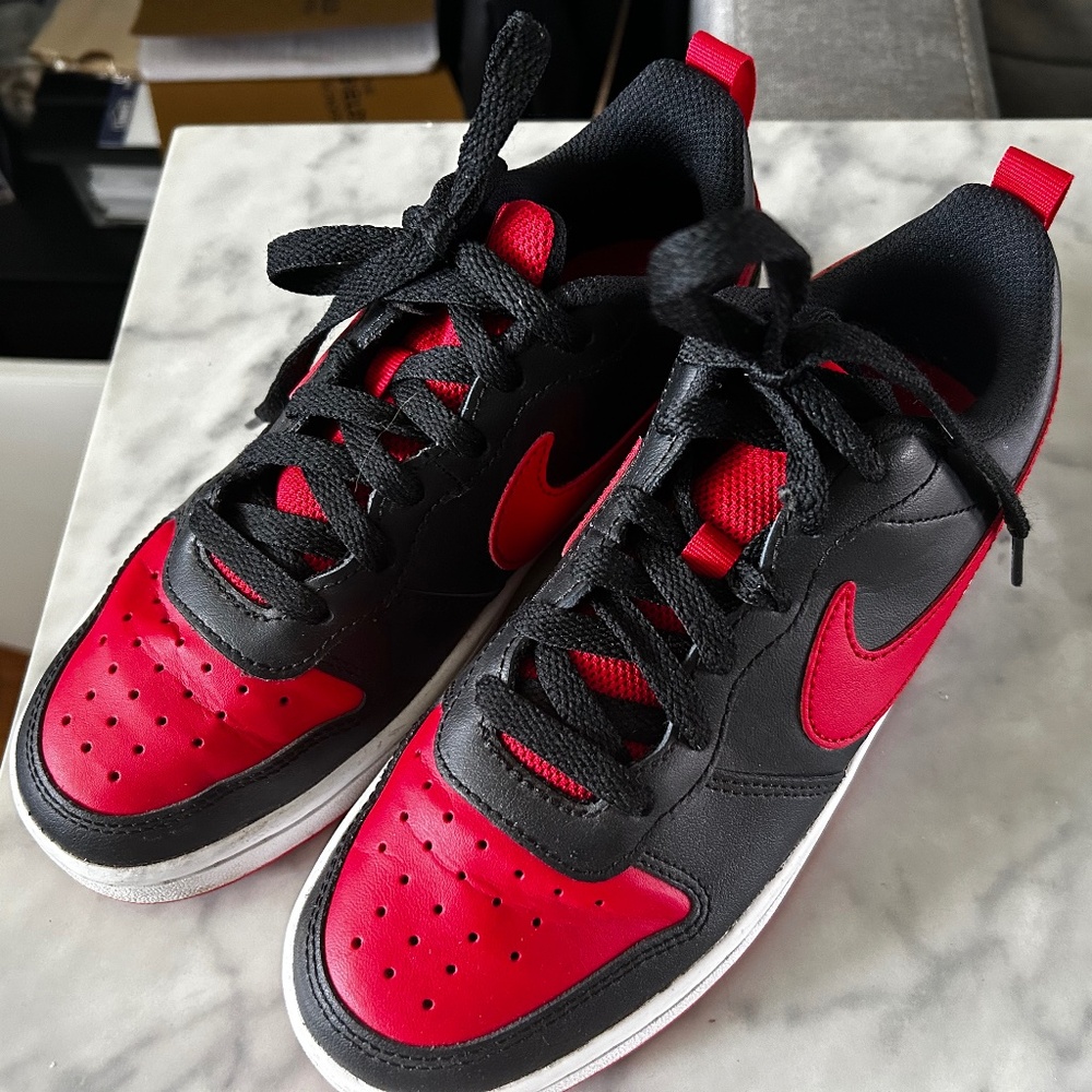 Nike Youth Size 4 Y Court Borough Low  Black, Red and White.Sneakers BQ5448-007